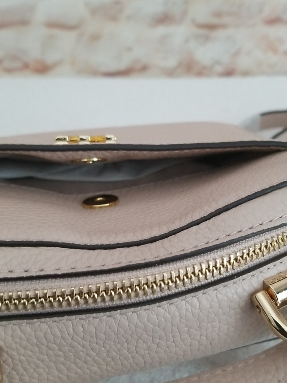 New Michael Kors Mott Mini Leather Crossbody - Picture 9 of 11
